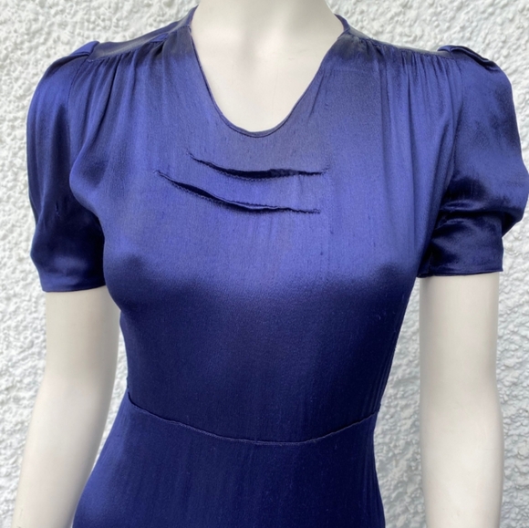 Vintage 1940s charmeuse satin vixen dress - Picture 4 of 7